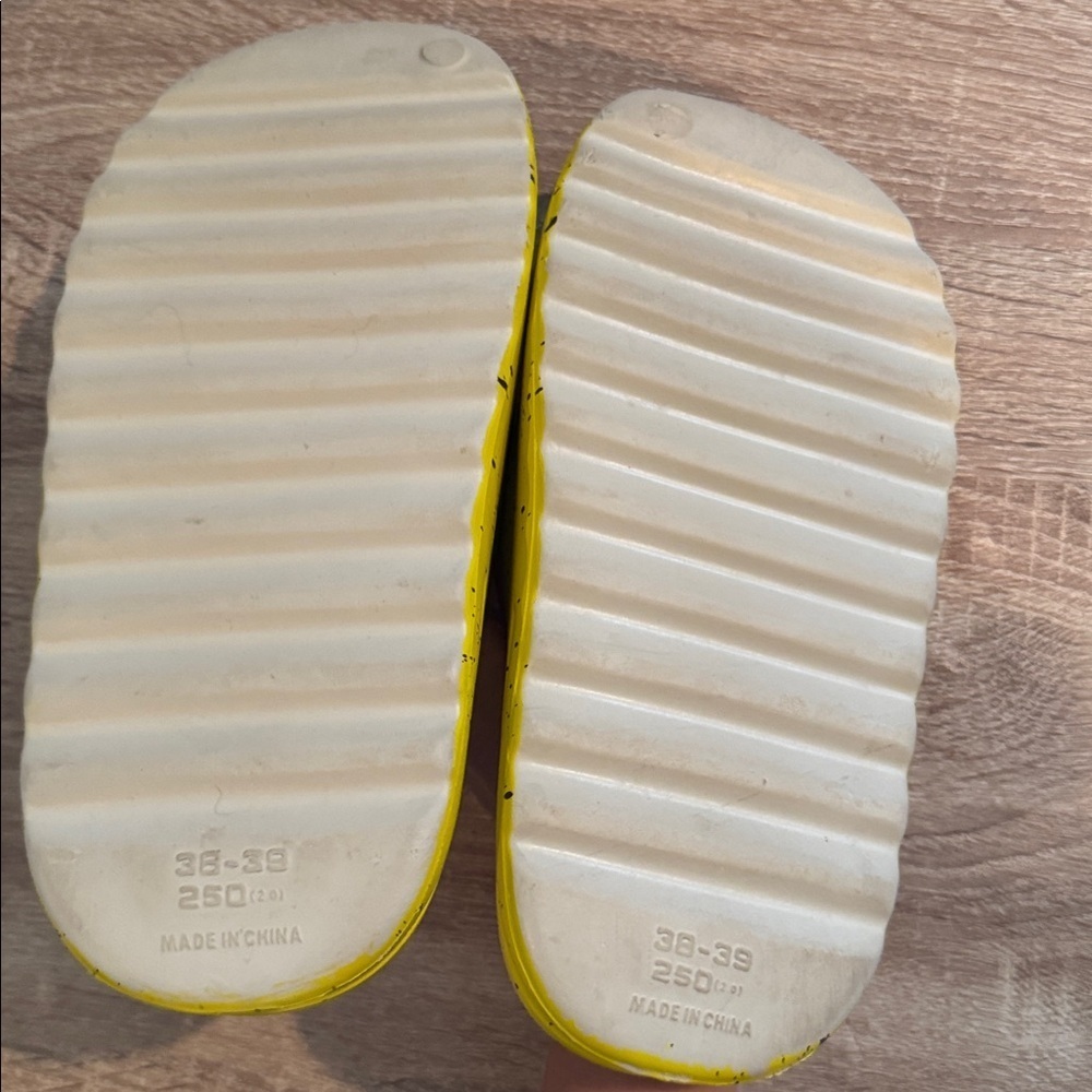SpongeBob Shoes - Picture 4 of 4